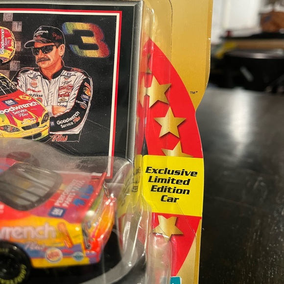 Nascar Die-Cast Car - Black and Yellow - Picture 4 of 7